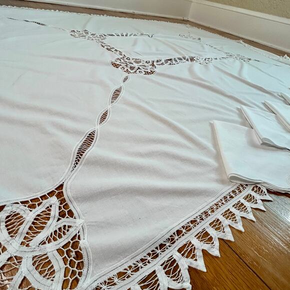 Vintage White 82 x 64 Cutwork Lace Tablecloth with 8 Matching Napkins - Picture 6 of 16